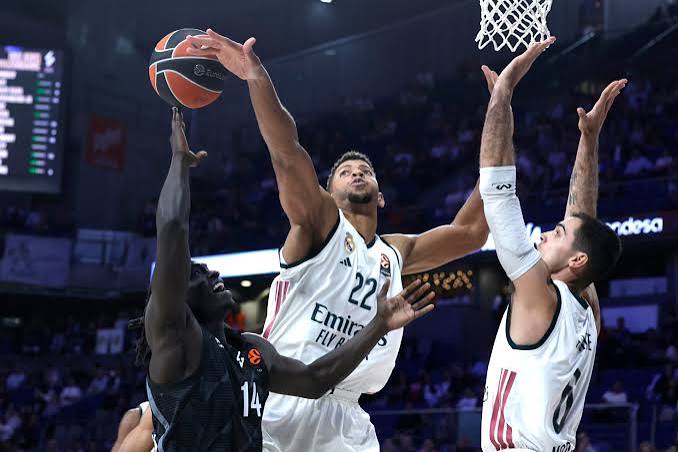 111-92: El Real Madrid culmina ante el Villeurbanne una 'semana Feliz' - Diario de Santiago. Noticias de Santiago de Compostela y Galicia.