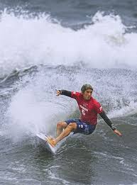 Kanoa igarashi from the usa surfing in the burton toyota pro junior professional. Hnaf Oduttasim