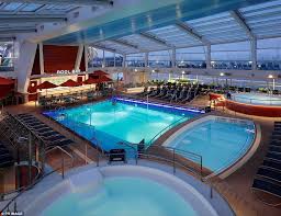 A celebrity summit kapitánya lett ugyanis az első amerikai nő, aki nagy luxushajót vezet. Ovation Of The Seas Bridge Cam Cruise Gallery