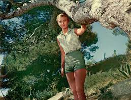 Top 10 des citations bonjour (de célébrités, de films ou d'internautes) et proverbes bonjour classés par auteur, thématique, nationalité et par culture. How Jean Seberg Made Cinematic History In Bonjour Tristesse Another