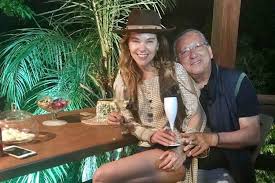 Para celebrar a data, o casal está na costa oeste da flórida, nos eua. Galvao Bueno Celebra 18 Anos De Relacionamento Com A Esposa