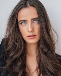 Julia Tomasone's Instagram, Twitter & Facebook