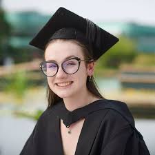 Student says hospital staff 'saved her life' after battle with anorexia