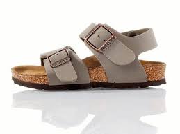 Découvrez toutes nos chaussures birkenstock pour femme, par la célèbre marque allemande qui fait rimer confort et mode avec ses sandales. La Redoute Birkenstock Garcons Trouvez Chaussure A Votre Pied Elle