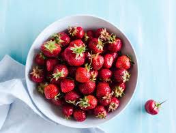 Des Fraises Et Un Petit Cadeau En 2020 Etiquettes De Pot Plaisir Gourmand Fraise