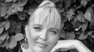 Eileen Schindler's Instagram, Twitter & Facebook