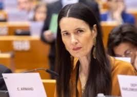 Clotilde armand este membru fondatoar al partidului uniunea salvați românia și primarul de o noapte de la clotilde armand a promis în 2016 că nu abandoneză lupta pentru o administrație cinstită și. Clotilde Armand Primar Sector1 Stiri Spotmedia Ro