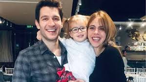 Yakışıklı oyuncu, sosyal medya fenomeni mehtap algül ile aşk. Uraz Kaygilaroglu Nun Eski Esi Melis Isiten E Cirkin Yorum