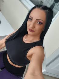 Čuvaj je. Poštuj je. Voli je. Nemoj joj obećavati nešto što joj nećeš dati.  Niti je zavaravati da ćeš je oženiti, a nećeš. Ostavi je i ne povrijeđuj to  njeno srce. Možda