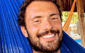 Reynaldo cisotto gianecchini júnior ( birigui, 12 de novembro de 1972 ), conhecido como reynaldo gianecchini ou giane, é um ator brasileiro. Adriano Toloza A Historia Que Mais Marcou O Ator Brasileiro Em Portugal Entrevista Vip Pt