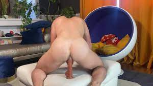Bubble butt str8 dude rides dildo better than girls - ThisVid.com