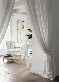 La Separation De Piece Amovible Optez Pour Un Rideau Deco Rideaux Salon Idee Deco Rideaux Salon Idees De Rideaux