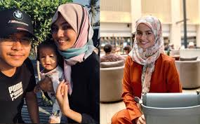 Pelakon azwan kombos akhirnya mendedahkan wajah anak sulungnya, harum dalia yang dilahirkan pada 6 disember lalu. Sejuk Mata Memandang Azwan Kombos Puji Isteri Bertudung Gempak