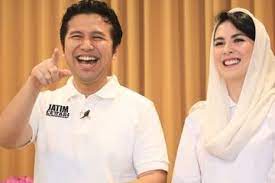 Arumi bachsin yang baru saja meninggalkan dunia keartisan harus mendampingi suami kuliah di perantauan. Sukses Bikin Arumi Bachsin Rela Tinggalkan Hingar Bingar Dunia Hiburan Emil Dardak Ternyata Bukan Keturunan Orang Sembarangan Intip 7 Fakta Menarik Lainnya Yang Jarang Terekspos Semua Halaman Pop Grid Id