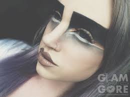 Avant Garde And Animalistic High Fashion Eye Makeup Look For More Makeup Looks And Tutorials Www Fashion Show Makeup High Fashion Makeup Avant Garde Makeup
