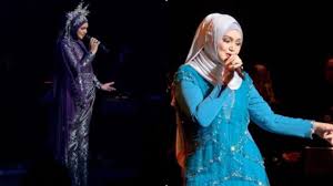 * siti nurhaliza memang power malam tu. Pertama Kali Dalam Sejarah Dia Mohon Ke Tepi Pentas Untuk Pengurus Dedah Siti Nurhaliza Teruskan Konsert Di Adelaide Walaupun Siakap Keli Press