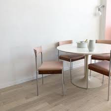 1960s White Burke Tulip Dining Table 800 Set Of 4 Faded Muted Pink Dining Chairs With Teak And Chrome L Pink Dining Chairs Tulip Dining Table Dining Table