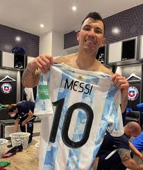 But this will come down to how charles aranguiz can slow down the argentine midfield. Barca Buzz On Twitter Gary Medel Chile Player On Instagram With The Alien
