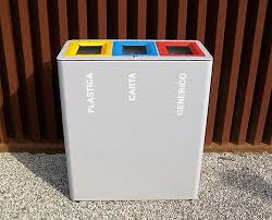 Scopri come è pratico ed elegante raccogliere la tua spazzatura grazie ai nostri mobili per raccolta differenziata. Contenitori Raccolta Differenziata Produzione Portarifiuti Raccolta Differenziata Zampieri Urban Design