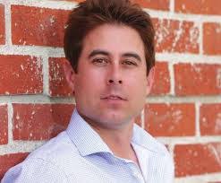 Roberto Limas's Instagram, Twitter & Facebook