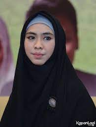 Oki setiana dewi mendirikan lembaga penghapal alquran, maskanul huffadz. Galeri Foto Oki Setiana Dewi Foto Terbaru Foto Populer Kapanlagi Com Gaya Hijab Dewi Model Pakaian Hijab