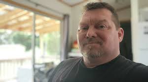 As an amputee for 22 years now I was wondering, how many hours a day do you  wear your prosthesis? When I dont have blisters or anything it's my first  thing to