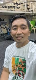 Low-carb omad diet with grilled chicken and avocado