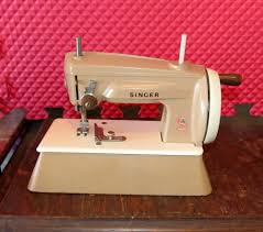 1960 S Toy Singer Sewing Machine Model 40k Sew By Annsquiltnstuff Vintage Sewing Machines Singer Sewing Machine Sewing Machine