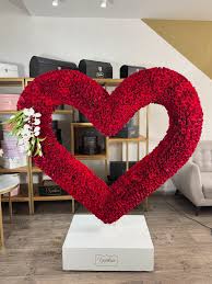 El amor en su forma más hermosa: un corazón lleno de rosas ✨???? Perfecto  para sorprender a alguien especial ❤️ #corazón #rosas #regalosúnicos  #yaakunflores