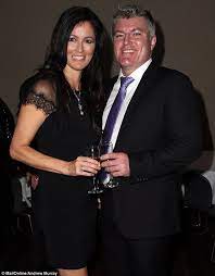 Cricket legend stuart macgill was allegedly assaulted and held for over an hour after he was kidnapped on sydney's lower north shore at gunpoint by an alleged crime gang. Debuting Their New Romance Former Cricket Great Stuart Macgill Makes His First Public Appearance With New Girlfriend Julie Singleton At Catalina Restaurant Daily Mail Online