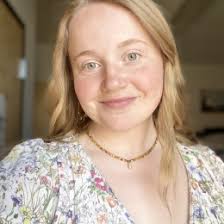 Claire Reeves's Instagram, Twitter & Facebook