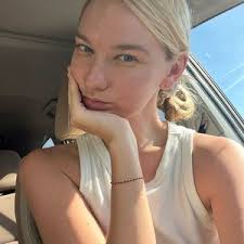 Vivian Lambert (@vivian.lambert.3)