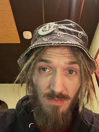 Went out in juggalo face paint and so many strangers took pictures of me  while walking 🤣