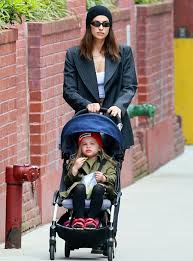 Более четырех лет прожили голливудский красавец, актер, режиссер брэдли купер и российская модель ирина шейк и вот общественность всполошилась, узнав о. Irina Shejk Provela Den Materi V Kompanii Bredli Kupera Fotodokazatelstvo Hello Russia