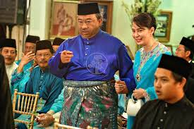 Agendadaily bersemuka dengan uncleseekers…dia beri tempoh 21 hari cik puan aishah kahwin. Tengku Muda Pahang Kahwin Lagi Bahiyah Lertyi
