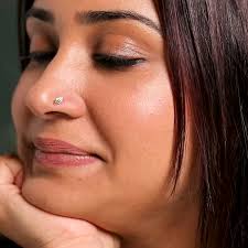 Beaming Bud Diamond Nose Wire