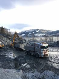 Eikrem hevder at han blir utsatt for et forsøk fra kolleger og ledere ved instituttet på «å skitne til en politisk motstander». Blinkskot Fra 09 Februar Da Oyvind Eikrem Maskin Transport As Facebook