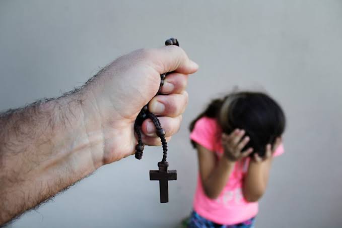 El abuso sistemático de niños en la Iglesia Católica francesa - Humanium