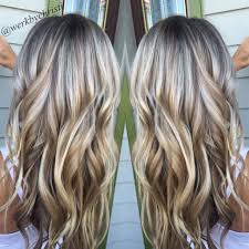 The key to making fine hair look fuller is dimension, so find out how to recreate this rooty blonde foilayage using a mix of highlights and lowlights. Highlights And Lowlights Platinum Blonde Honey Blonde Balayage Beach Waves Perfect Hair Hairstyles Hair Styles Perfect Hair Long Hair Styles