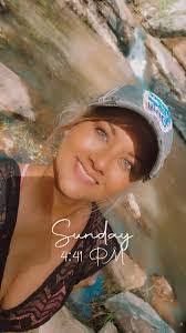 Lisa Loveless's Instagram, Twitter & Facebook