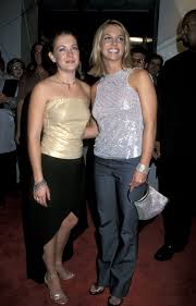 Melissa Joan Hart Explains Her Red Carpet Throwbacks