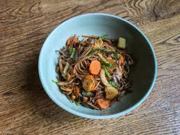 Comme Un Yakisoba Wok De Soba Aux Legumes Nouilles De Ble Plats Reconfortants Recettes De Cuisine