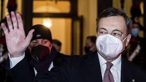 Draghi weihte außerdem gemeinsam mit bergamos bürgermeister giorgio gori einen gedenkwald ein in bergamo und ganz italien, wurde bei weiteren veranstaltungen der toten gedacht, vielerorts. Mario Draghi A Bergamo Il 18 Marzo Per La Nascita Del Bosco Della Memoria Cerimonia Con La Tromba Di Paolo Fresu La Repubblica