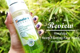 Tapi untuk review kali ini saya hanya fokus pada produk face wash dan maskernya saja. Review Himalaya Neem Foaming Face Wash Monica Agustami