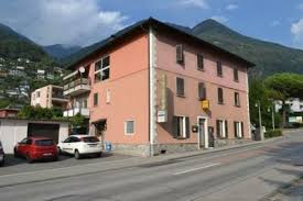 Ogni famiglia originaria del luogo fa parte del cosiddetto comune patriziale e ha la responsabilità della manutenzione di ogni bene ricadente all'interno dei confini del comune. Hotel Discounts 2021 Cugnasco Find Best Deals