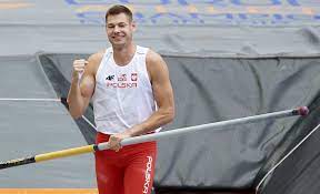 Pole vault, they've got to get that pole and throw it over the bar.javelin, a very dangerous event. Lekkoatletyczne Me 2018 Lisek I Wojciechowski W Finale Skoku O Tyczce Polskie Radio Pik