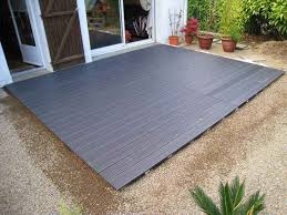 Comment Poser Une Terrasse Composite Sur Lambourdes Et Plots Terrasse Composite Terrasse Bois Composite Terrasse Bois