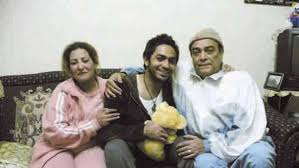 حسام حسني اخو تامر قد يكون أشقاء الفنانين نسخة منهم، أو يكون هناك فارق في الشكل لدرجة أن الجمهور لا يمكن أن يتخيل وجود صلة قرابة بينهم، والشقيق الأكبر للفنان المصري تامر حسني يختلف اختلافًا كبيرًا عنه، فعندما تراه لن. ÙÙŠØ¯ÙŠÙˆ Ù†Ø§Ø¯Ø± Ù„Ø£ØºÙ†ÙŠØ© Ø¨ØµÙˆØª ÙˆØ§Ù„Ø¯ ØªØ§Ù…Ø± Ø­Ø³Ù†ÙŠ
