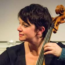 Sara Oswald, "Chez moi et chez vous"