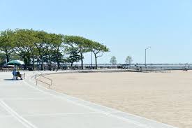 Experience one of the best city views from the top of rockefeller center. Manhattan Beach Park Nyc Parks